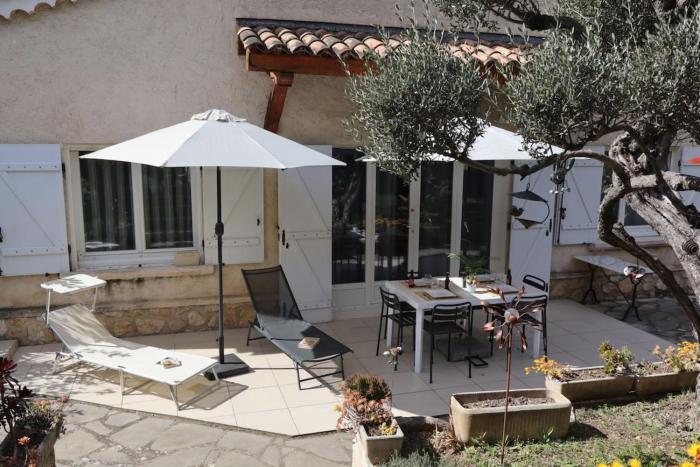 Villa GALEJADE in a quiet location with garden - On the heights of Toulon