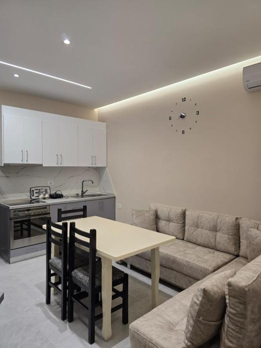 Kejdi Golem Central Apartment