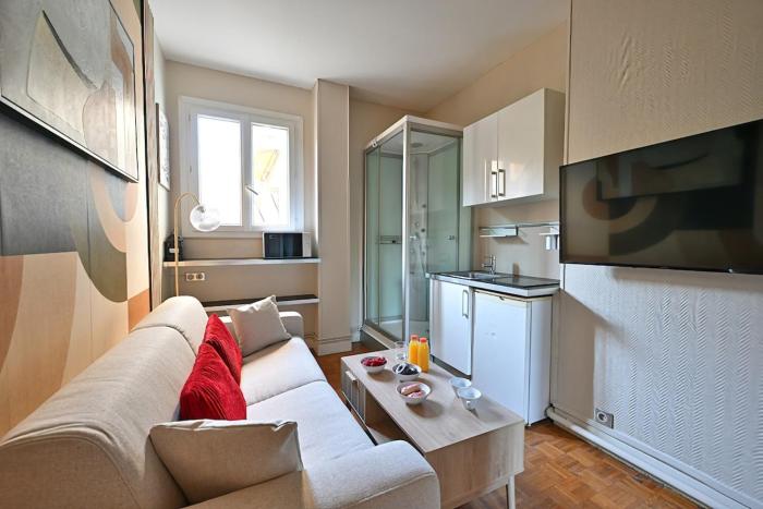 Petit studio pratique Neuilly-sur-Seine - II