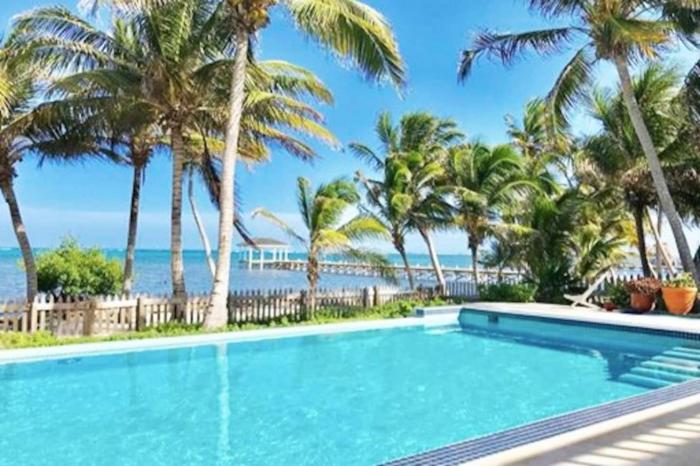 Holiday Time Le Reve Beach House & Casita