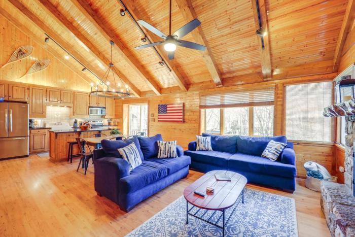 Walk to Ski Slopes Sugar Mountain Unit with Balcony