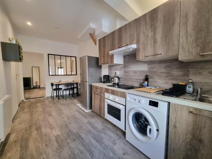 Renovated 2-room apartment in historic center
