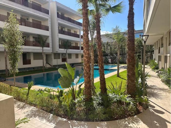 Évasion luxueuse avec piscine proche de la mer