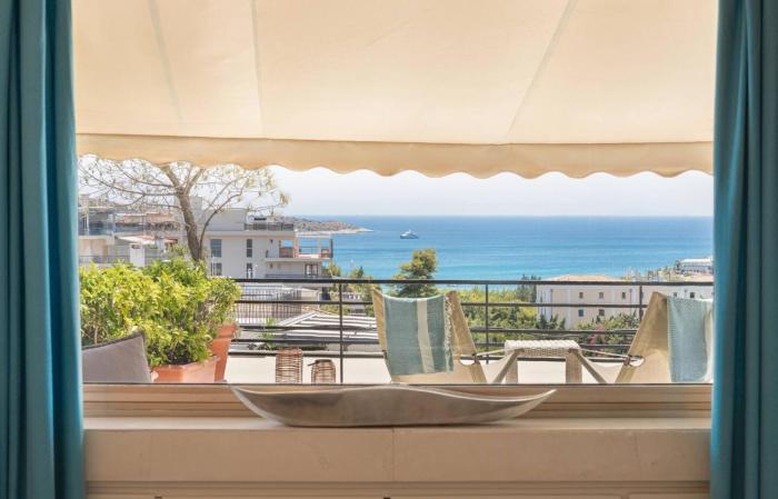 2BD Luxury Sea View Penthouse in Astir Beach