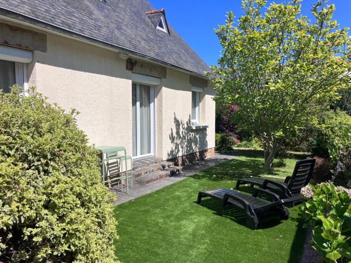 Maison au calme rénovée plain-pied, hyper centre ville Perros