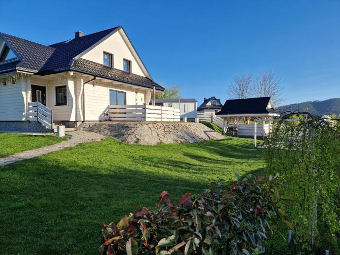 Rajska Chata w górach z Balią