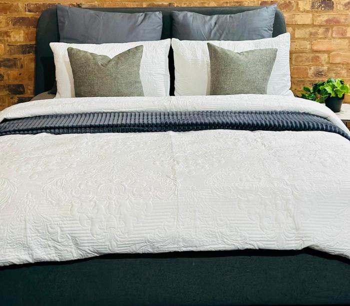 CozyStays A min walk to Art And Reaturants in Maboneng