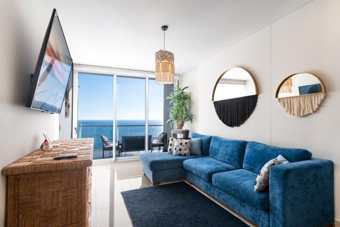 9th floor on Camino Al Mar Direct access to the beach
