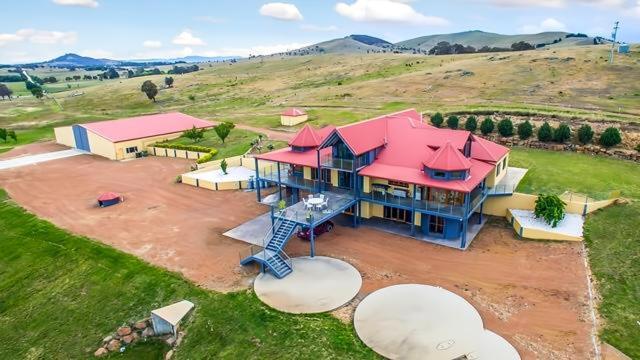 Luxurious Country Estate 6 BR 6 Bathroom