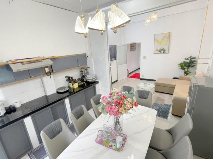 Nhà Nguyên căn liền kề Bùi Viện Street 6 phòng 8 giường