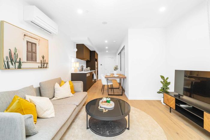 Modern 2 BR apartment in the heart of Canberra center