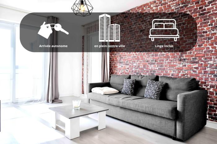 Pearl of Amiens center, Train station, Parking