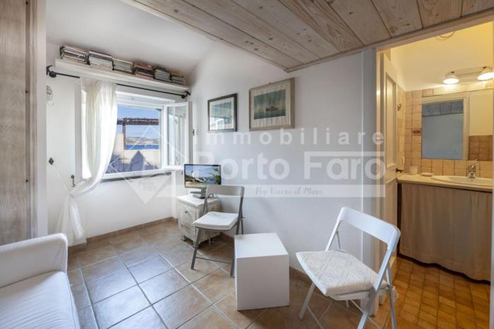 Monolocale mansardato sulla spiaggia di Porto Faro