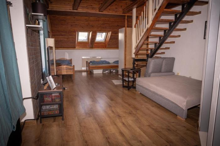 Varadys large apartment with private parking