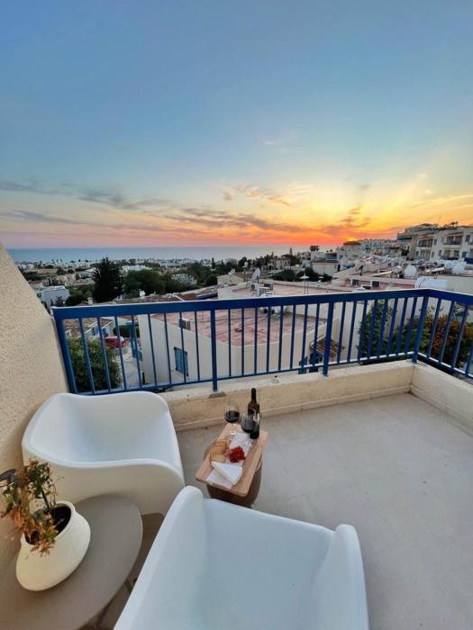 Healthy vacation with sea view, pool, 2 double beds