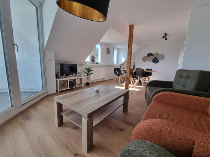 Evelyns Apartment, nahe der Therme und dem Zentrum, privat Parkplatz, Balkon, Highspeed-WLAN