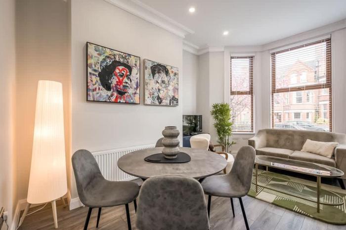 Central Belfast Apartments - The Malone Suites