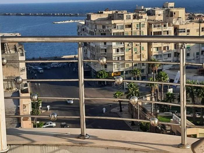 شقه فندقيه مفروشه محطه الرمل الازاريطه بحر