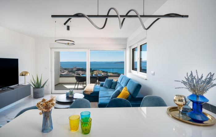 Luxury apartment with swimming pool