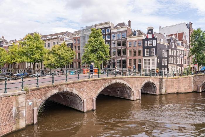 Beautiful & Well-located Canal Apartment