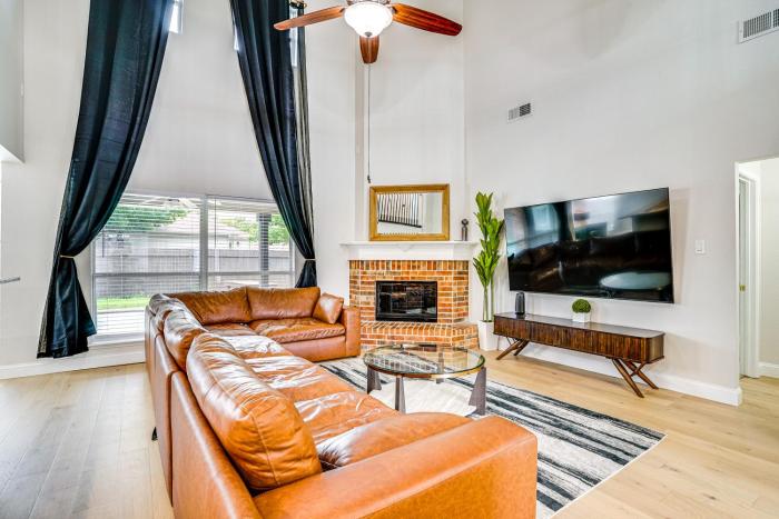 2 Mi to Old Town Spacious Burleson Vacation Home