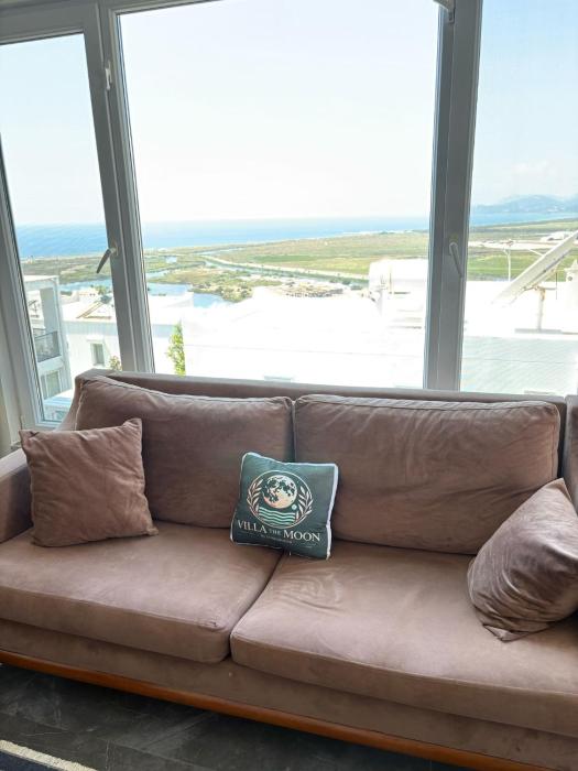 Villa the Moon