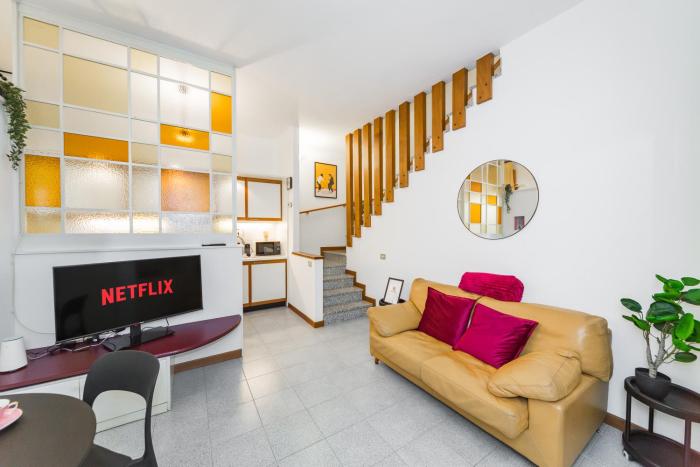 Villetta con balcone - vicino Linate e stazione