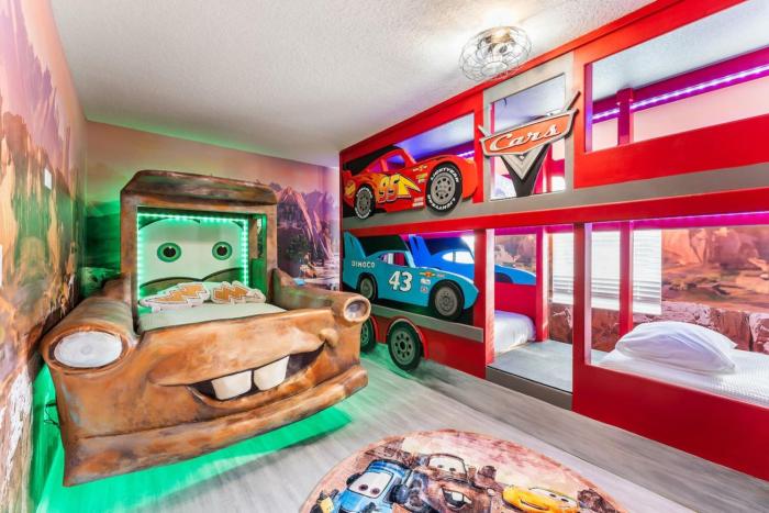 Lakefront 9BR Resort Pool Home Near Disney World