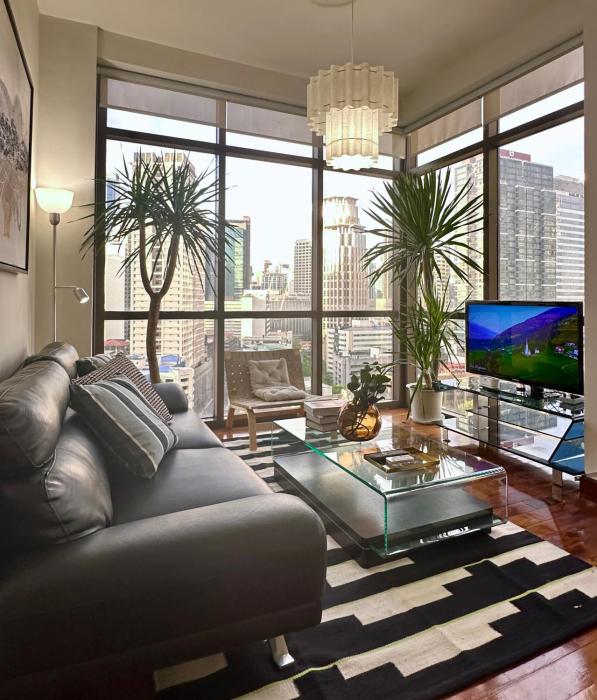 1BR Corner Unit with Balcony