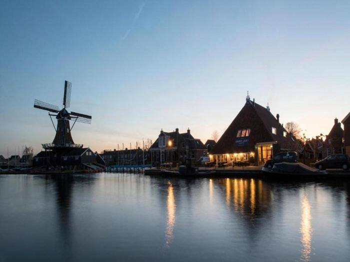 Holiday home in the lake district area, Friesland