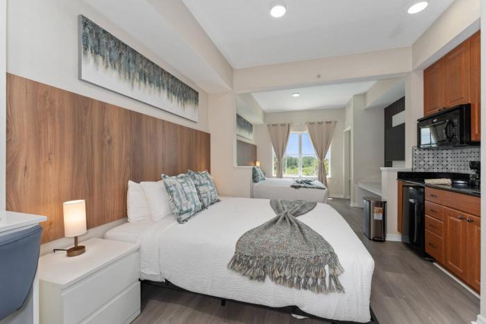 Orlando Studio King Queen Beds Sleeps 4