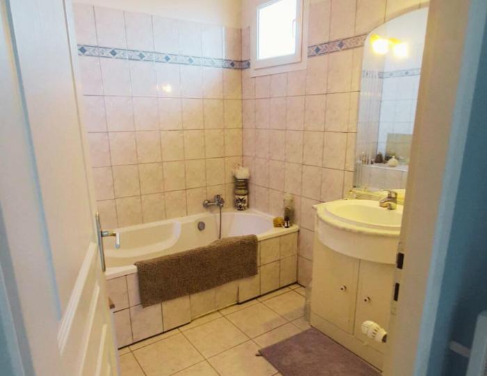 Chambre villa sdb privée, parking, wifi & bureau