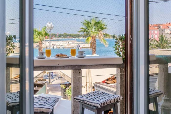 Apartments by the sea Supetar, Brac - 23792