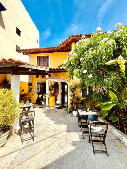 Casa Amarela Hostel & Bistrô - em Pituaçu
