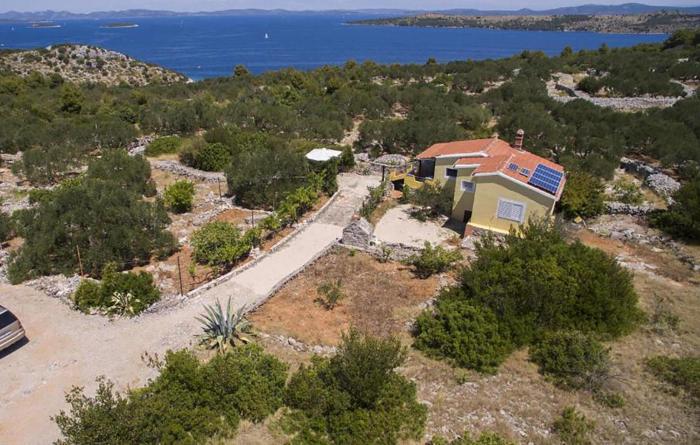 Awesome Home In Sali With Wifi