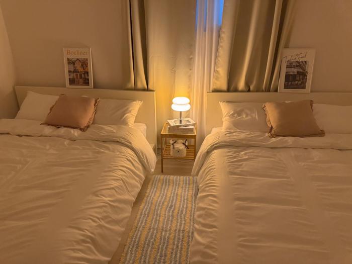 Itaewon Station 10 minutes,Gyeongnidan-gil,Itaewon World Food Street,Beam Projector,Netflix wifi