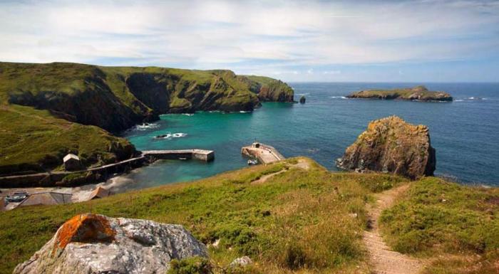 Entire cottage in Mullion Cove