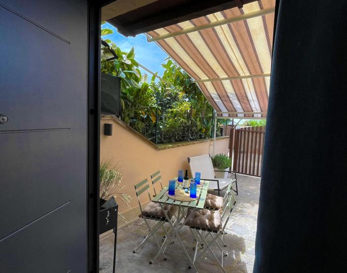 CASA BERARDI Apartment - Steps from the Beach and Train Station, Perfect for Sunsets
