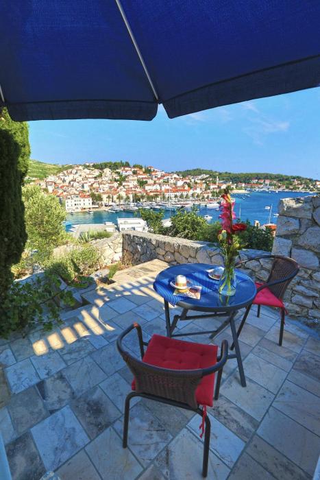 Peaceful Old Town Apartment with Sea and Sunrise Views