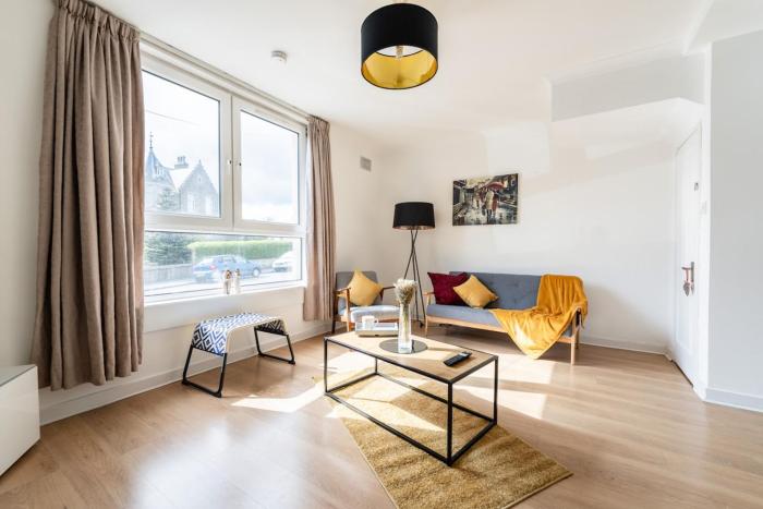 West End 2 Bed Maisonette - Parking & Wi-Fi