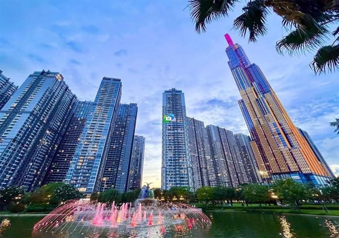 The Vinhomes Central Park Apartments - The Buildings Surrounding Landmark 81