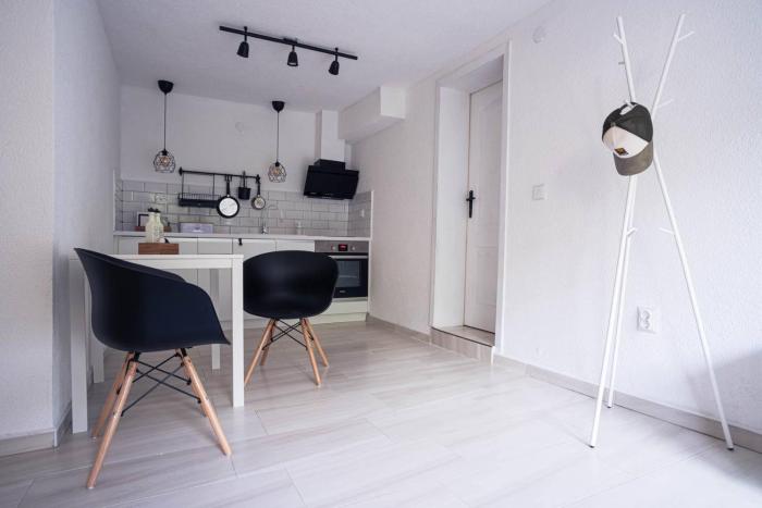 Студио Черно и Бяло