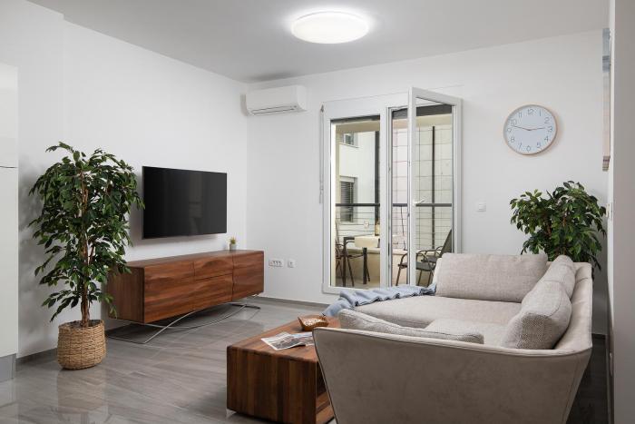 Modern City Center Apartment