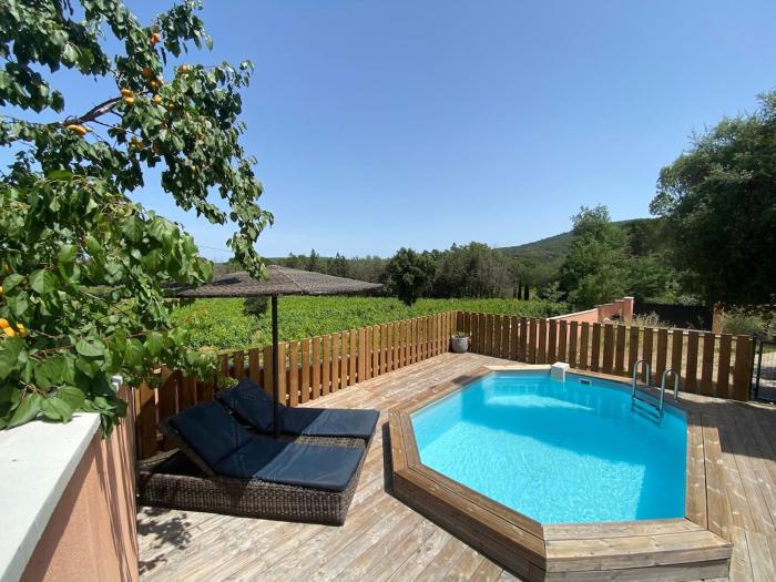 Maison de vacances vue sur les vignes, piscine, trampoline, ping pong et pétanque