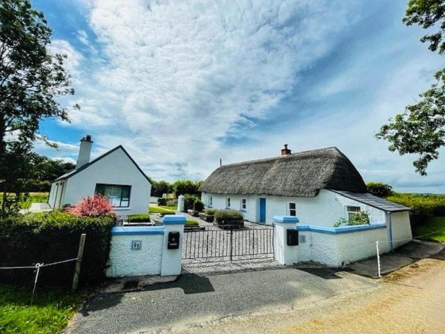 Historic Thatched Cottage Getaway in Kilkenny