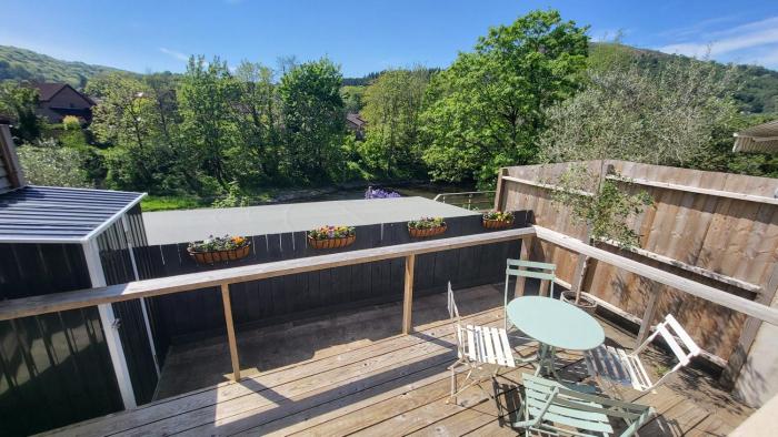 Ty Taf- 2 Bed Cottage with Easy Transport Links to Cardiff