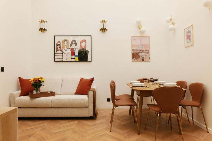 Lavie Maison Glass Roof Flat- AC Hot Tub