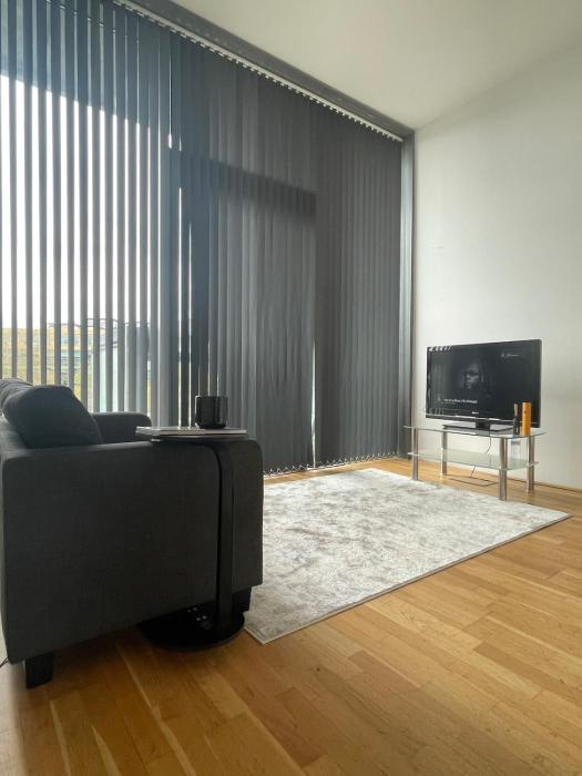 Quays icon by the water