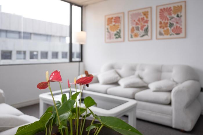 Frente al Swissotel, ideal para trabajo y estudios