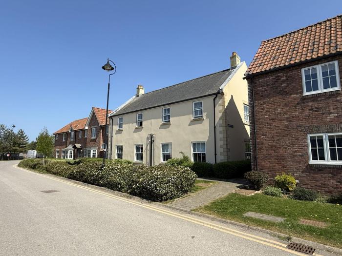 Apartment Ivy - Part of the The Bay Filey Holiday Village with pool, gym and direct beach access, pub, restaurant, tennis and meadows walks